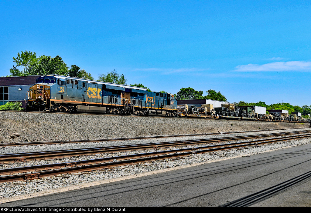 CSX 752 on S-951